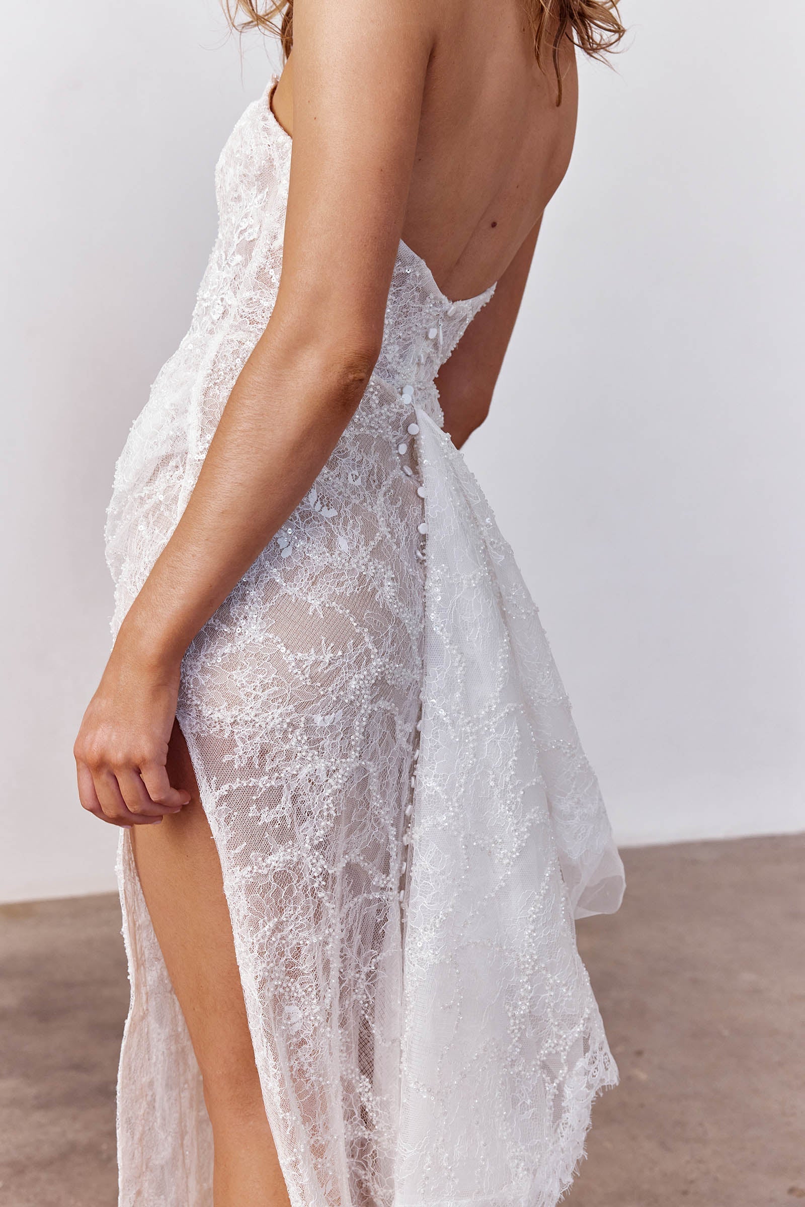 White lace wedding dress with a high split_XS_