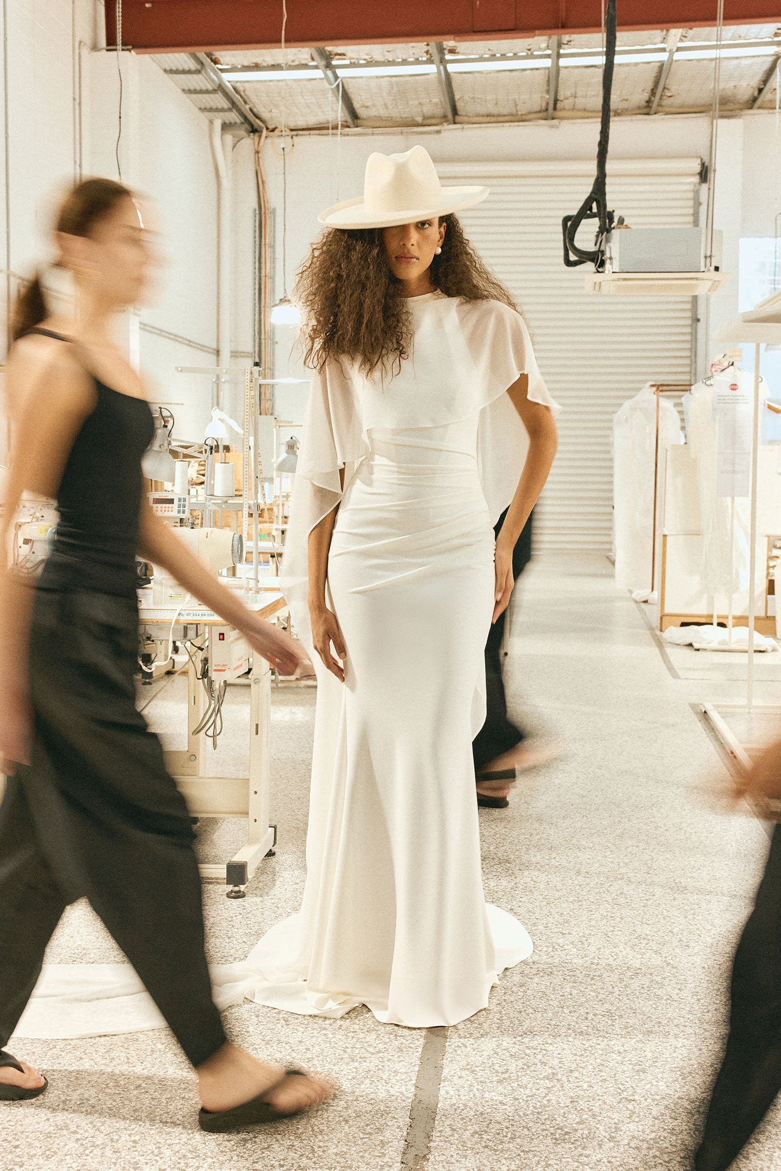 A woman wearing a wedding dress and hat_XS_
