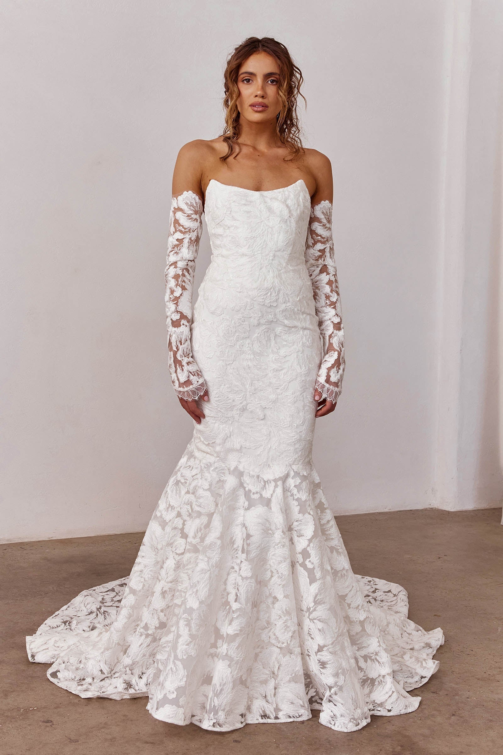 A mermaid lace wedding dress with long sleeves_XS_