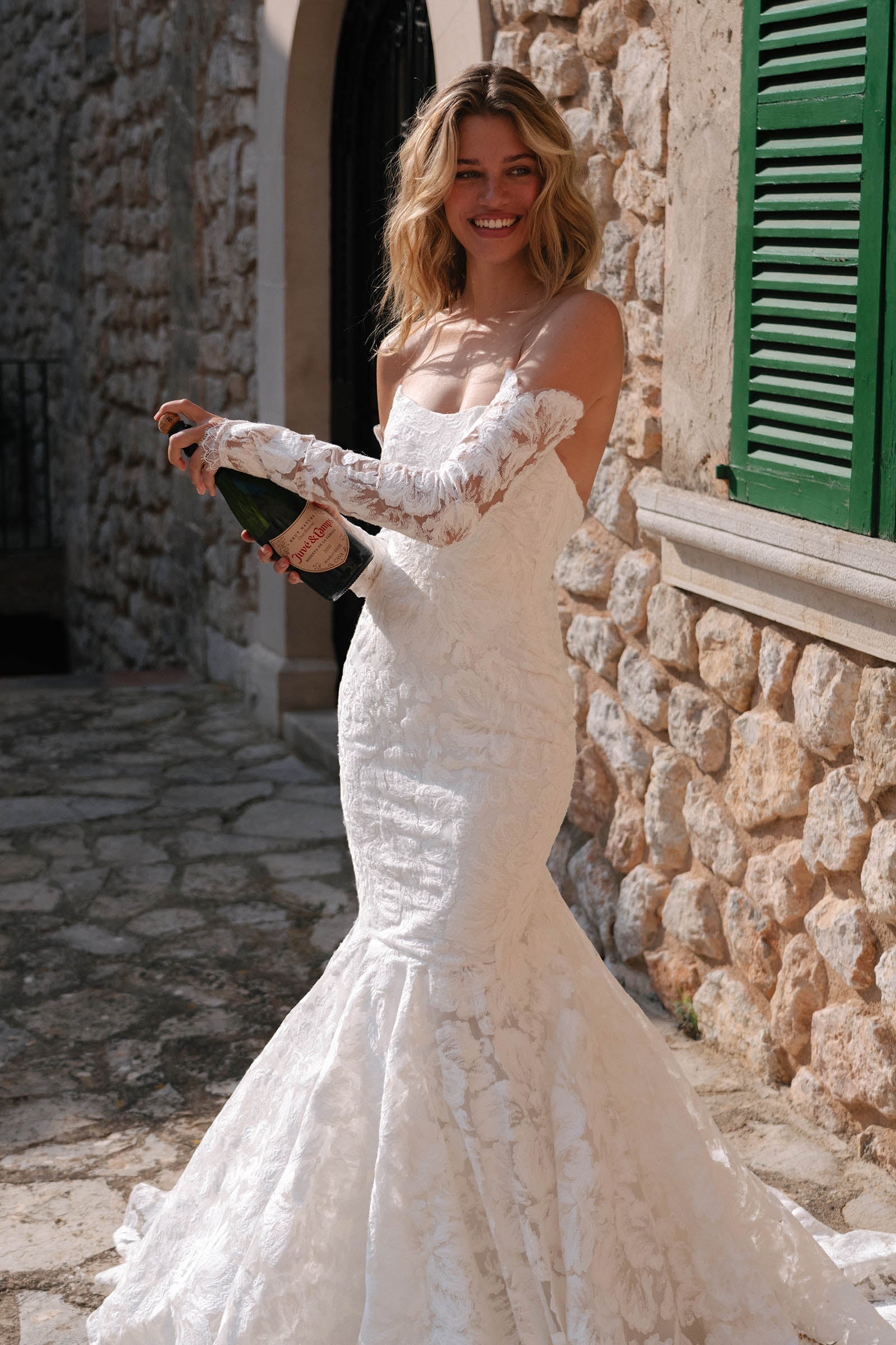 A strapless lace wedding dress with long sleeves_XS_