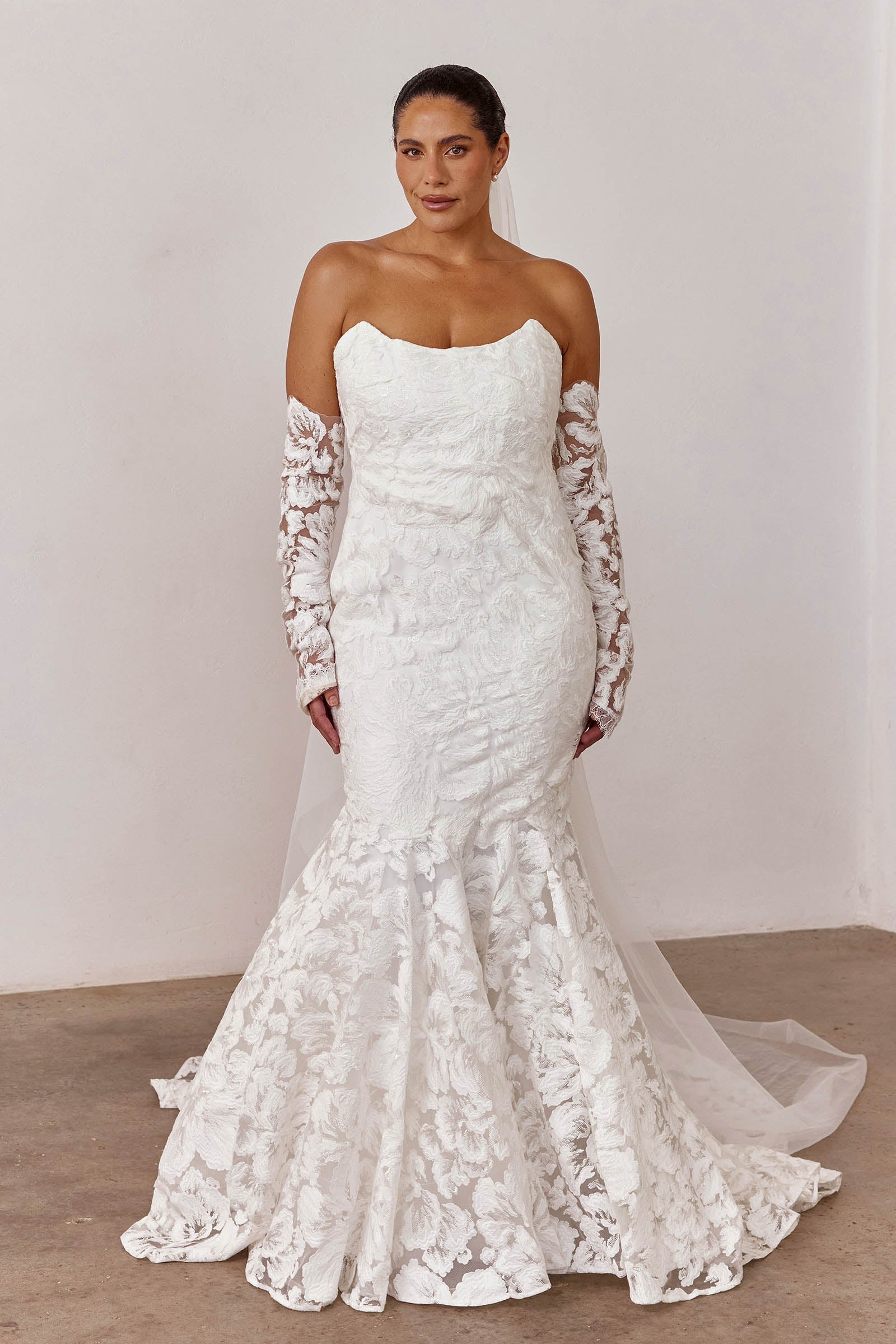 A strapless lace wedding dress with long sleeves_L_