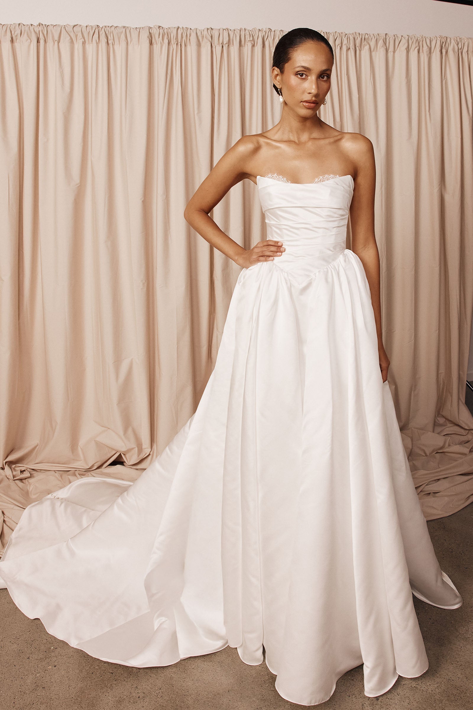 Strapless satin basque waist wedding dress_XS_