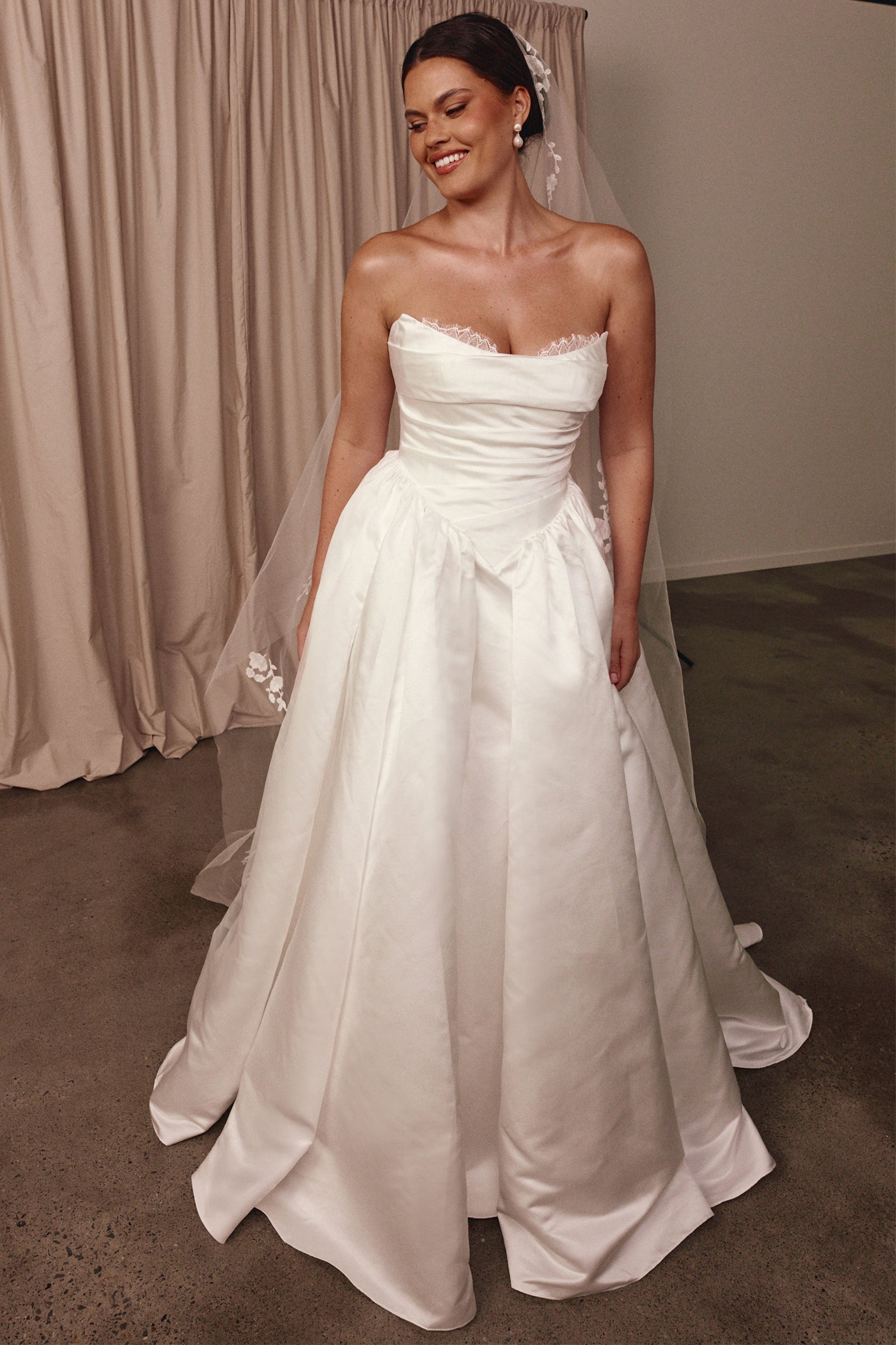 Strapless basque waist wedding dress_M_
