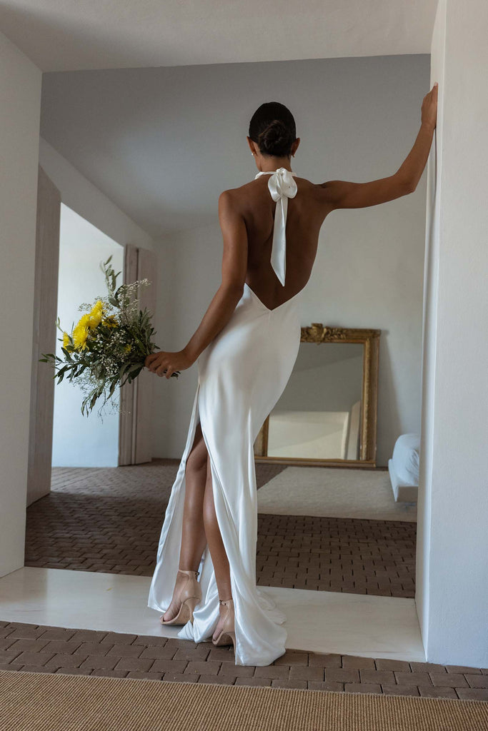 Back tie of the Goldie gown in Ivory silk