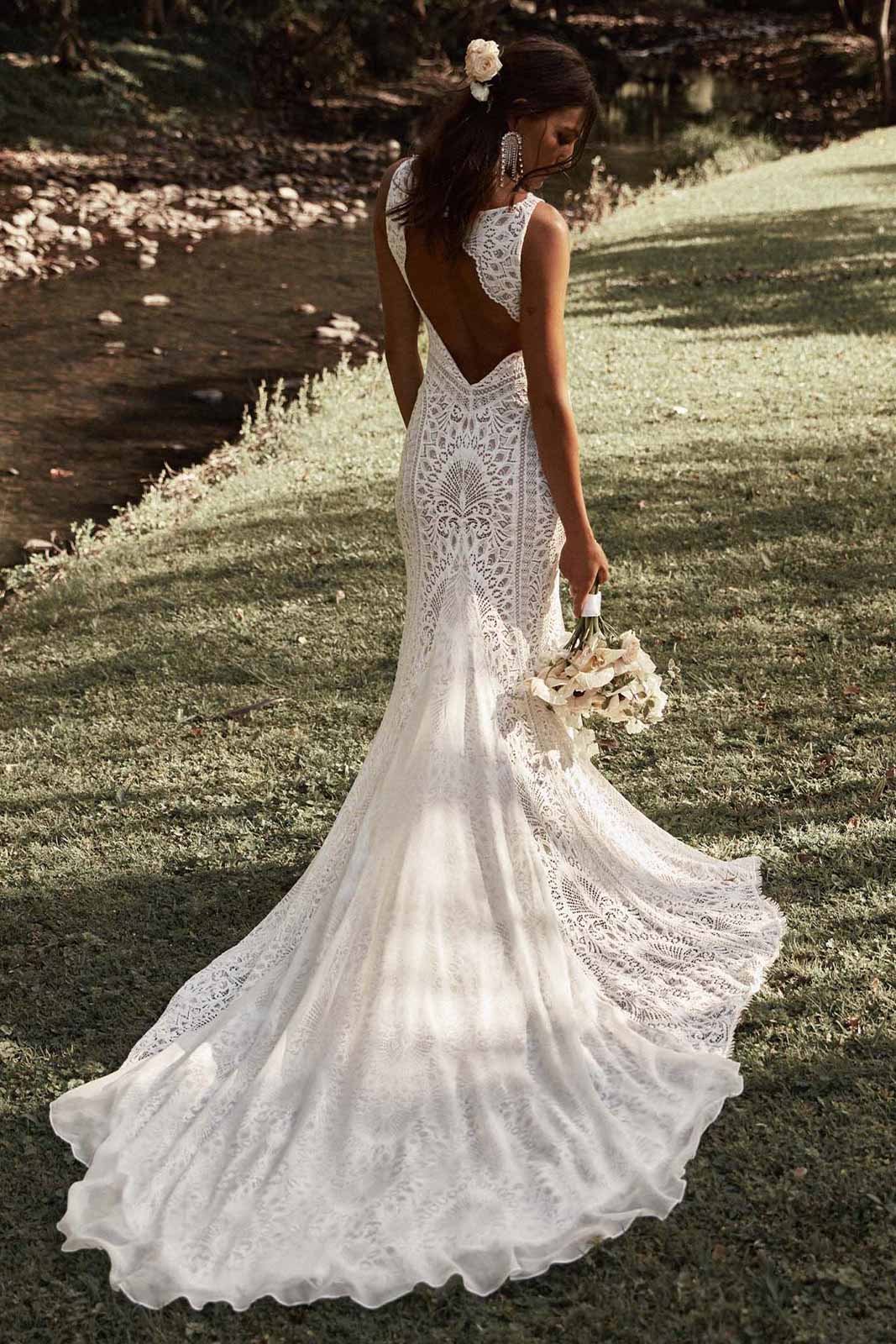 https://graceloveslace.co.uk/cdn/shop/files/grace-loves-lace.wedding-dresses-made-to-order.chelo-001_6d628bf7-86d2-4b59-bce7-22bfad0323d8.jpg?v=1709874417